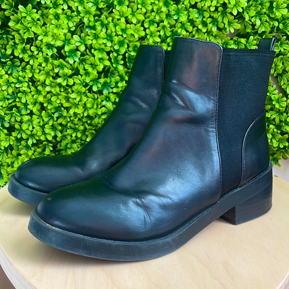 🚫SOLD Steve Madden Groupie Boot - Picture 1 of 6